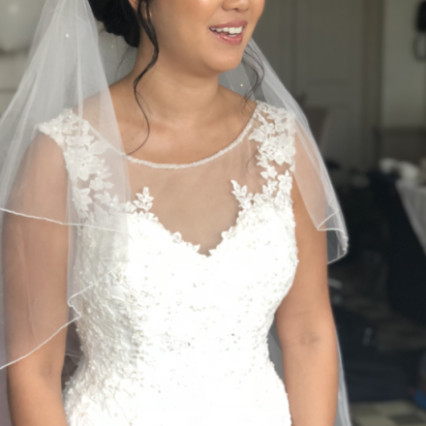 Low updo, and soft natural make-up - #naturalmakeup #bridalmakeup #lowupdo #bridalhair