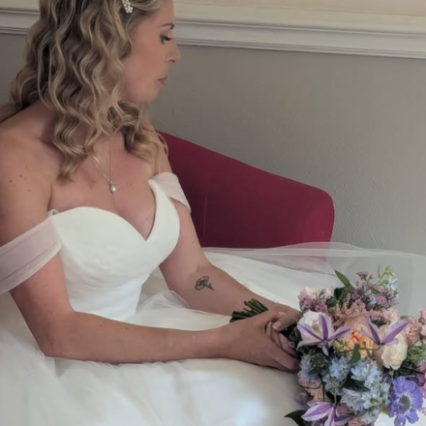 Beautiful loose Hollywood waves for Gemma’s bridal hair style. - Photography by: Freya Steele. #classic #glamorous #blonde