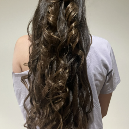 Curls for this bridesmaid , gorgeous long hair - #flowersinherhair #loosecurls #longhair