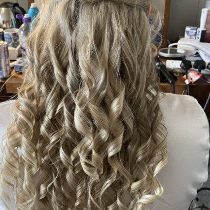 Stunning curls with an added twist and pearls to add the finished look - #glamorous #halfuphair #bridalhair