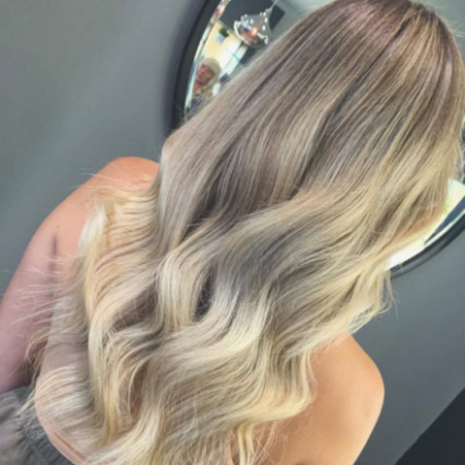  #classic #glamorous #loosecurls #glambride #hairdown #smoothwave #weddinghairdown #hollywoodwaves #hollywoodglamour #classyhair #classybride