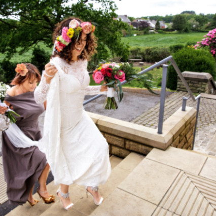  #flowercrown #curls #flowersinherhair #natural #colourful #naturalbridal #curlyhair #effortlesshair