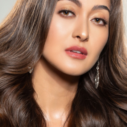 A soft and feminine glam I created for a lovely Kiwi Bride. Natural, radiant, and timeless. - Photography by: Chester Sigua. #bridalmakeup #naturalmakeup #roselip #bridalhair #softcurls #softglam