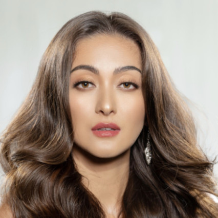 A soft and feminine glam I created for a lovely Kiwi Bride. Natural, radiant, and timeless. - Photography by: Chester Sigua. #naturalmakeup #softmakeup #softtones #roselip #bridalhair #softcurls #bridalmakeup #softglam