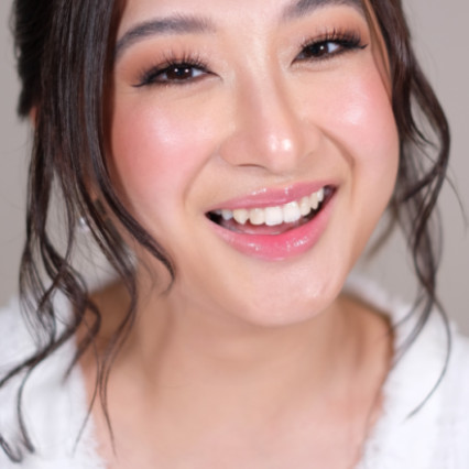 Beautiful House of Howes Bride, Bonnie Woo. Bonnie requested a soft updo with a fresh, dewy complexion and eye makeup to subtly open up her eyes.The secret to that effortless glow? Proper skin prep! When done right, it gives you that radiant, skin-like finish every bride dreams of. - Photography by: Lourdgene Howes. #fresh #dewyskin #freshmakeup #healthyglow #natural #bridalmakeup