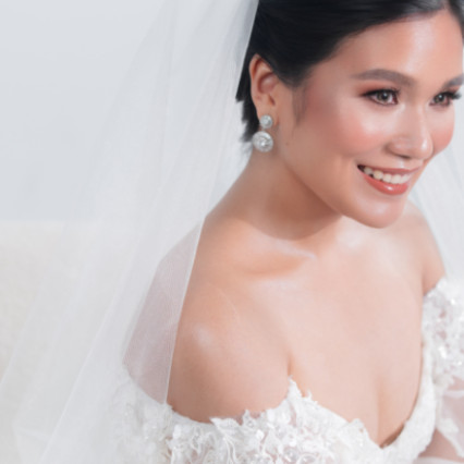  Photography by: Roi Creative Studios. #multicultural #dewyskin #bronzedmakeup #softglam #softsmokey #softglammakeup