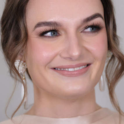  Photography by: Lourdgene Howes. #elegantmakeup #softmakeup #radiant #naturalmakeup #bridesmaidhairandmakeup