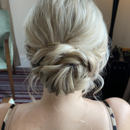  #bridesmaidhair #lowbun #weddinghair #bridalhair
