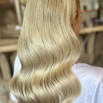  Photography by: By Rebecca Eve. #classic #glamorous #blonde #bridalhair #bridalhairstylist #hollywoodwaves