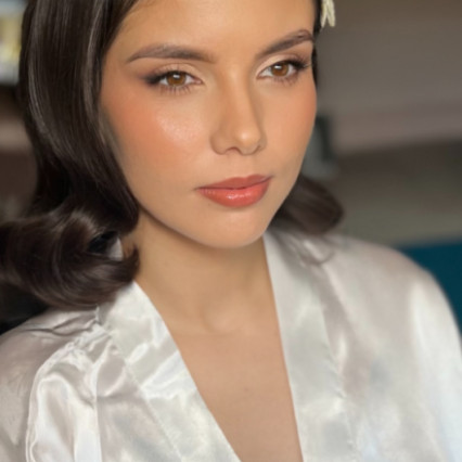  Photography by: By Rebecca Eve. #vintage #brunette #bridalhairandmakeup #bridalmakeupartist #beautifulbridalmakeup #bridallook #hollywoodglamour #modernbride #softglam