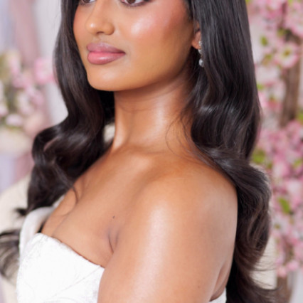  Photography by: Storme. #bridalmakeup #bridalmakeup #smoothwaves #asianbride #modernbride #indianbride #asianhair #softglam