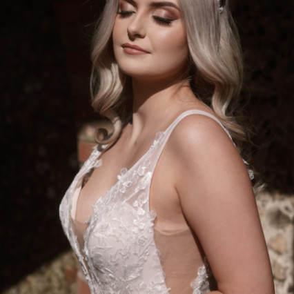  Photography by: Laura Skye. #glamorous #bridalhair #bridalmakeup #bridalhairandmakeup #romantic #smoothwaves #softglam