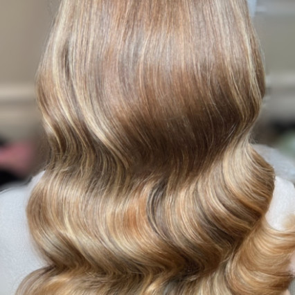  Photography by: By Rebecca Eve. #glamorous #bridalhair #blonde #hollywoodwaves