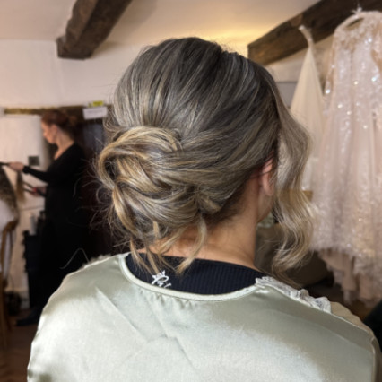  #lowupdo #relaxedupdo #bridesmaidhair #bridesmaidhair #bohohair