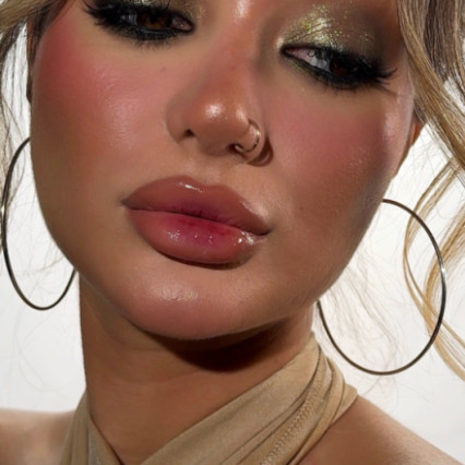  #glamorous #roselip #glitter #lashes