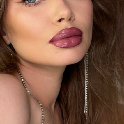  Photography by: Milena Shevtsova. #classic #redlip #nude