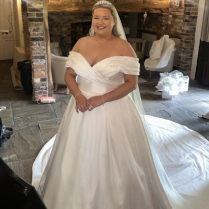 Featured portfolio item for Makeupbyilaria_