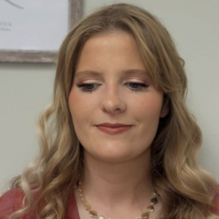 Classic bridal elegance ✨
Smooth matte skin, subtle contour, and neutral tones for a polished, sophisticated wedding-day finish. - #bridalmakeup #bridesmaidmakeup #softglammakeup