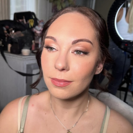 Modern Dewy Elegance
A glowing base, delicate eye definition, and softly highlighted features create a bridal look that feels romantic and luxurious. Perfect for brides who want to shine — literally and figuratively — on their wedding day. - #bridalmakeup #bridesmaidmakeup #softglammakeup