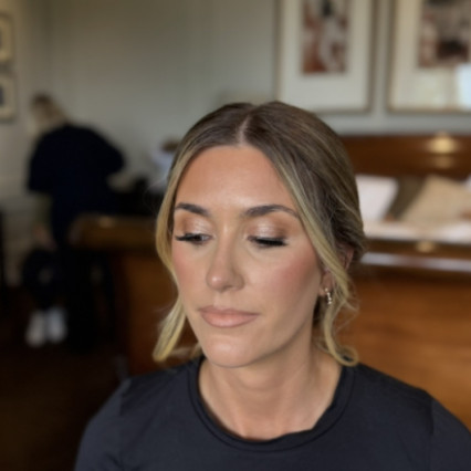 Naturally Radiant
Minimal powder allows the skin’s natural luminosity to shine through. Soft sculpting and a glossy nude lip complete this fresh, modern bridal aesthetic. - #bridalmakeup #bridesmaidmakeup #softglammakeup