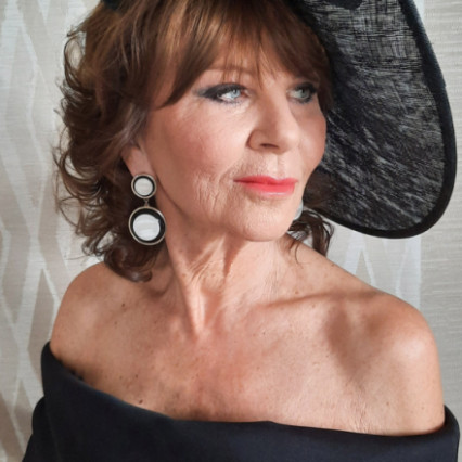  #glamorous #motherofthebride #matureskin #maturebride