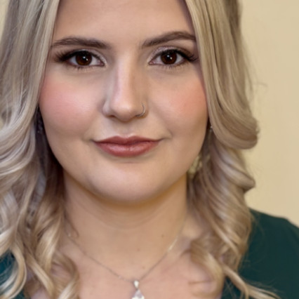  #glamorous #goldeyeshadow #bridesmaid