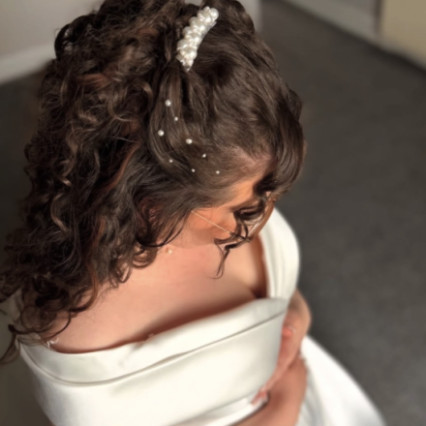  #halfuphair #bridalhair