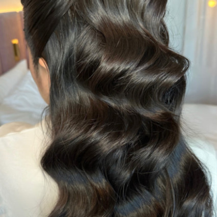 Half up half down hairstyle for the bride - #waves #brideshair #halfuphair