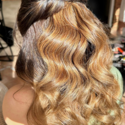 Bridesmaids half up half down hairstyle. Soft curls. - #boho #halfuphair #blonde #weddingmorning