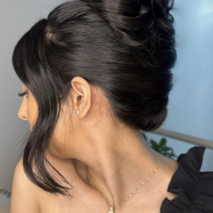 High up do - sophisticated hair style for proms, weddings and any special occasion. - #vintage #highbun #prom #sophiscated