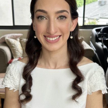 Brides make-up soft glam winged liner, nude lips and long lasting soft glam. - #wingedliner #bride #nudelip #blush