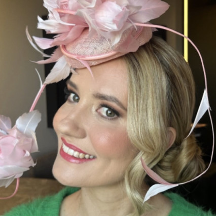 Races hair and make-up. Low bun with a good red lip - event ready. - #flowercrown #elegant #lowbun #elegantmakeup #redlips