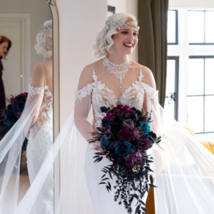 Gothic Vintage Vamp inspired look with finger waves and strong lip gatsby inspired - Photography by: Julie Podbery. #vintage #weddingmorning #bridalmakeup #gatsby