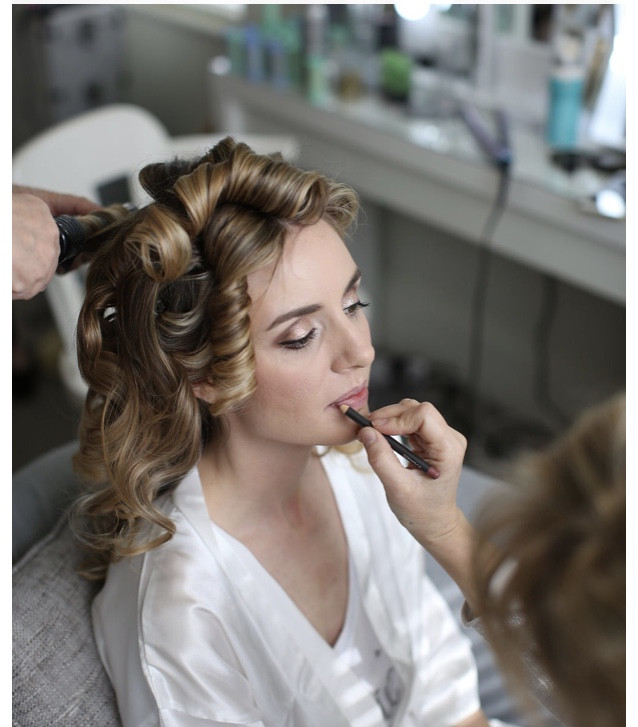 Bridal Prep at The Fennes venue in Essex - Make Me Bridal Artist: Leanne Perilly Make-up Artist. Photography by: David Michael Photography. #bridalprep #bridalmakeup #actionshot #finaltouches