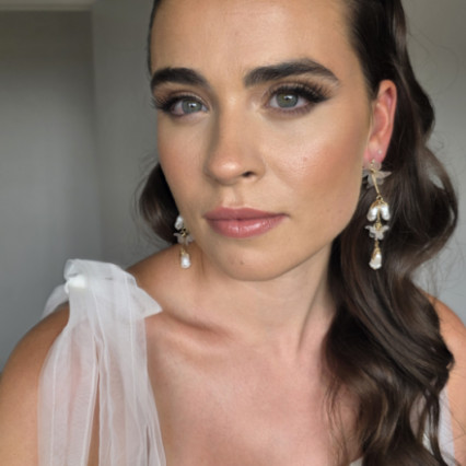  Photography by: Tracey Baden. #bridalmakeup #weddinghair #bridalhairstylist #bridesmaidhairandmakeup #weddinghairandmakeup #bridalmakeupartist #softglam