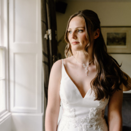 Soft, enhancing, glowy and natural makeup at The Great Tythe Barn, Tetbury. Makeup by Kathryn Braunton - Photography by: Steph Kiely. #classic #naturalmakeup #glowingskin #glowingmakeup #cotswoldsmakeupartist