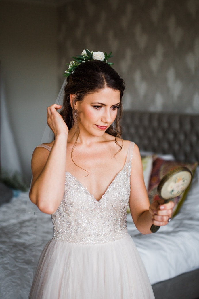 Beautiful Emma at Whitney Court, Herefordshire - Make Me Bridal Artist: Amy Laney Makeup. Photography by: Anna Beth Photos. #naturalmakeup #naturalweddingmakeup #forthenaturalbride #naturalbridal #natural