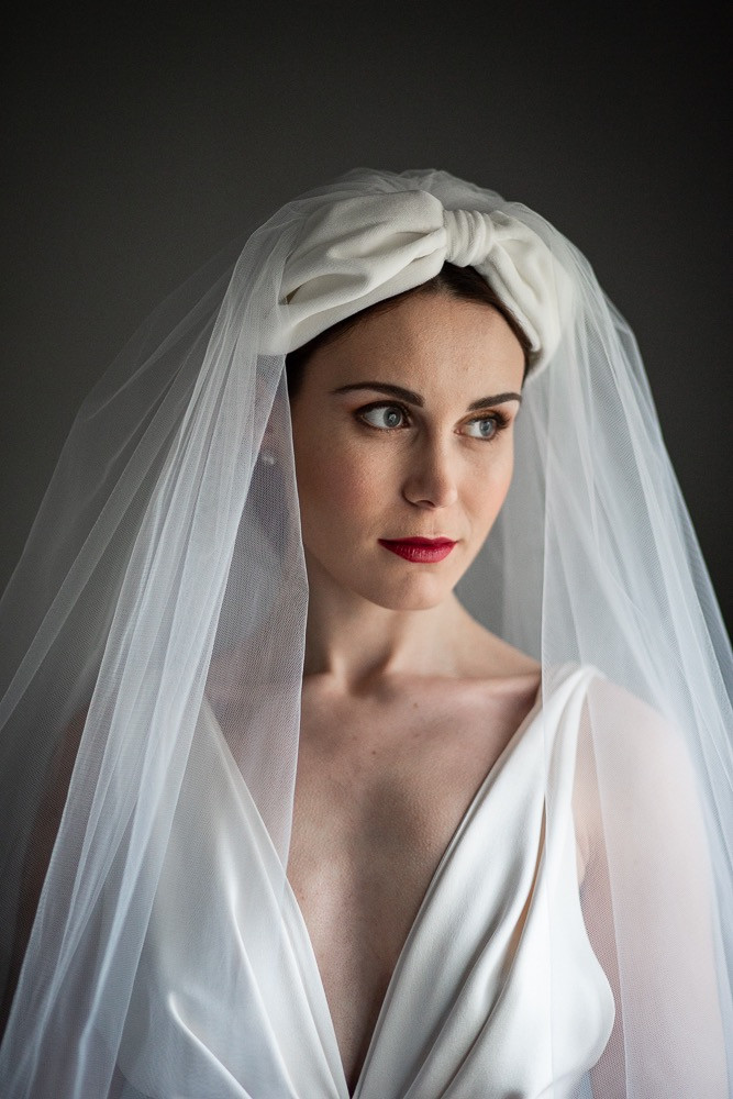 Cool modern bride with turban and veil and classic red lip - Make Me Bridal Artist: Makeup Angel. Photography by: John Knight. #classic #vintage #glamorous #naturalmakeup #bridalmakeup #elegant #coolbride