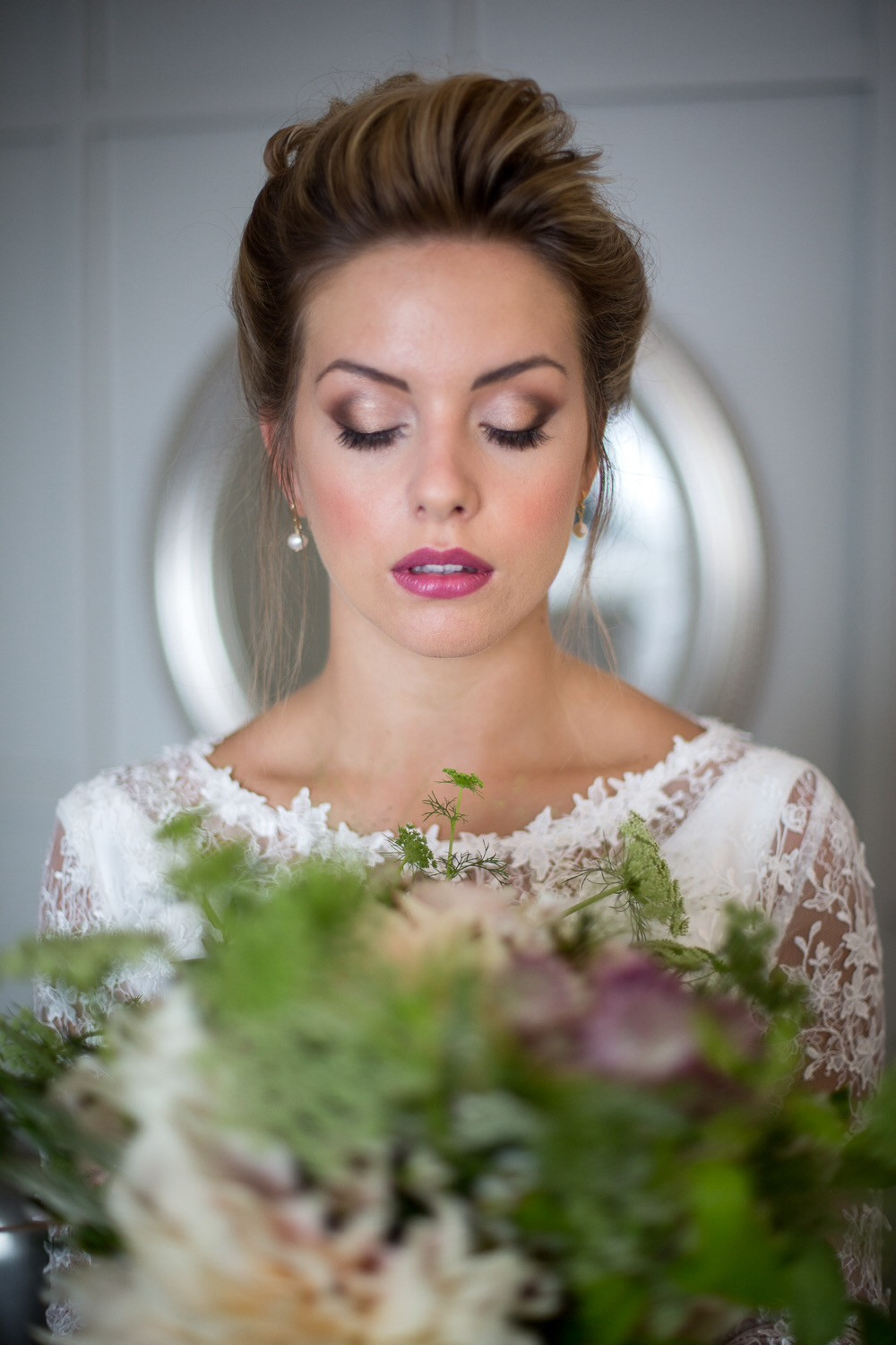 Glamorous bridal makeup with pink lip - Make Me Bridal Artist: Makeup Angel. Photography by: John Knight. #classic #glamorous #blonde #bridalmakeup #bridalhair #updo #elegant #lashes #hairup #perfectmakeup #bridalmakeup #bridalmakeupartist