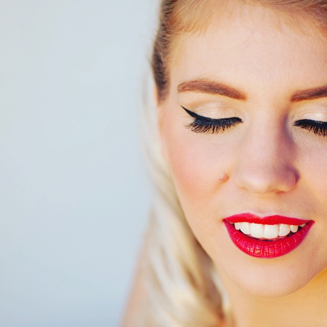 - Make Me Bridal Artist: Kelli Waldock Make Up Artist. Photography by: Samantha Jones photography. #vintage #glamorous #bridalmakeup #airbrushedmakeup #elegant #perfectmakeup
