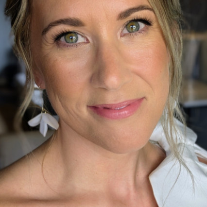 Soft Glam golden goddess bridal makeup - Photography by: Makeup By Lisa Hannah. #bridalmakeup #softglammakeup