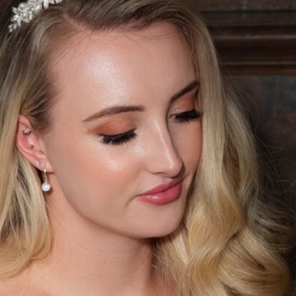 Lily Soft Glam Radiance 

Vintage Hollywood inspired bridal makeup. A soft glam romantic look for the beautiful Lily. - Photography by: @miajadephotography. #vintage #bridalmakeup #classicmakeup
