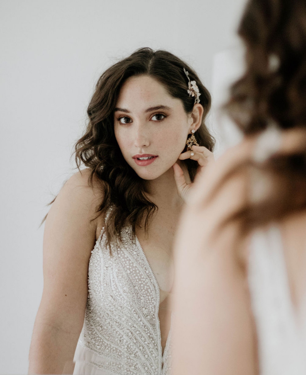 - Make Me Bridal Artist: Abi Taylor Bride. Photography by: Doriane Descamps. #flawless #modernbride #glowingskin #effortless