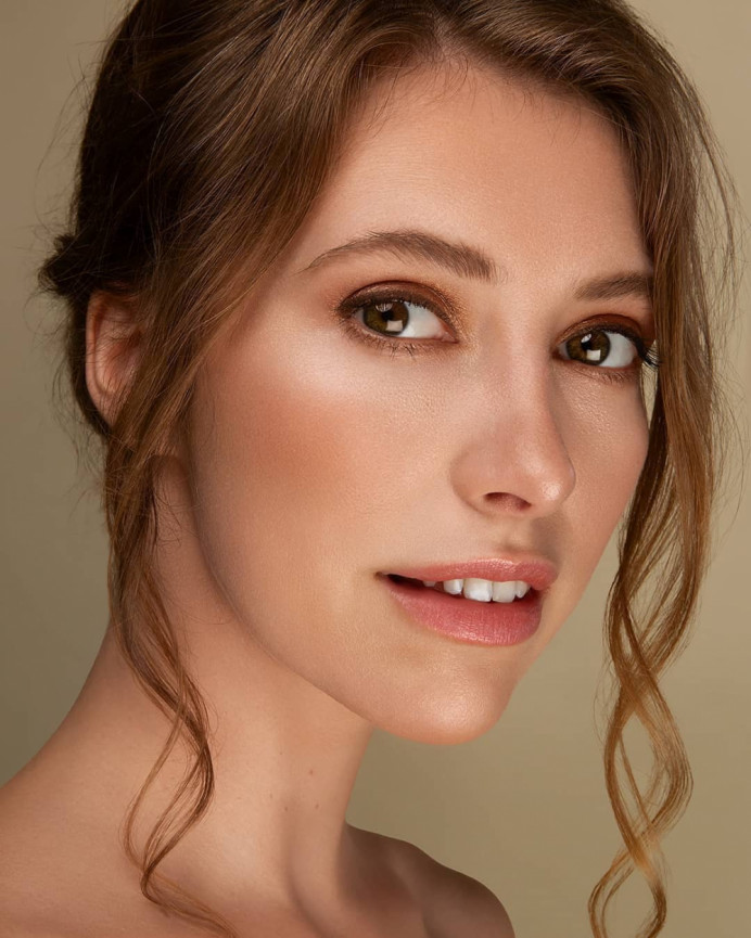 - Make Me Bridal Artist: Abi Taylor Bride. Photography by: paula berry. #bridalmakeup #bridalhairstylist
