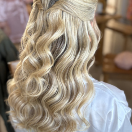 Featured portfolio item for Suzanne Dusek Hair & Makeup