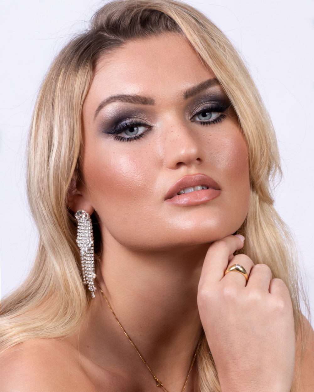 Makeup by me
Hair by Cimone
Www.cimonecheveux.co.uk - Make Me Bridal Artist: Rosie Cerosio Makeup. Photography by: Jasmine Boulton. #glamorous #bridalmakeup #smokeyeyes