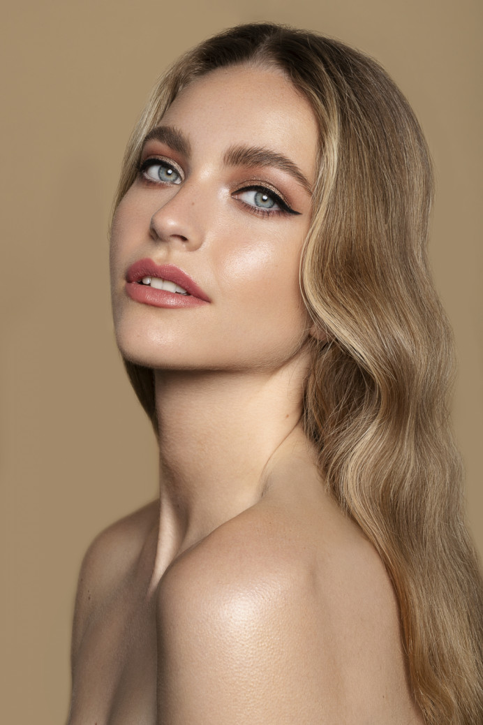 - Make Me Bridal Artist: Amy Goode Make-up Artist. Photography by: Iulia David. #naturalmakeup #glamourous #dewyskin #bridesmaid #bride #glambride #editorial #fashion