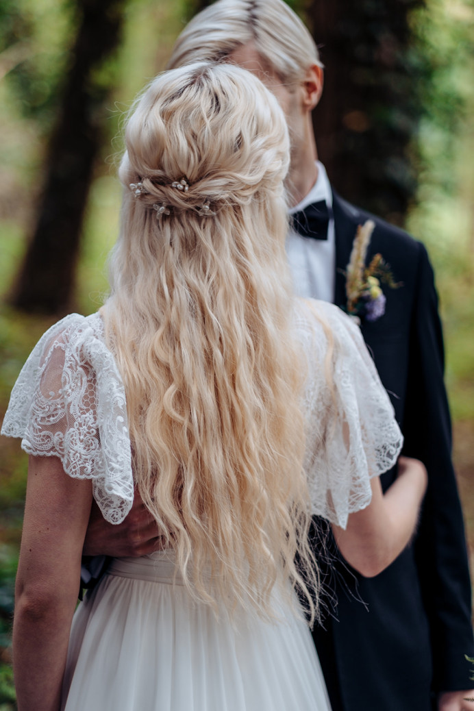 Wedding editorial (hair and hairpins made by me) - Make Me Bridal Artist: let's hair. Photography by: Flavia Grandi. #bohemian #halfuphair #blonde #relaxedhairup #romantic #beachwaves #longhair #relaxed #relaxedupdo #romantichair #mermaidhair #longhairstyle #mermaidwaves