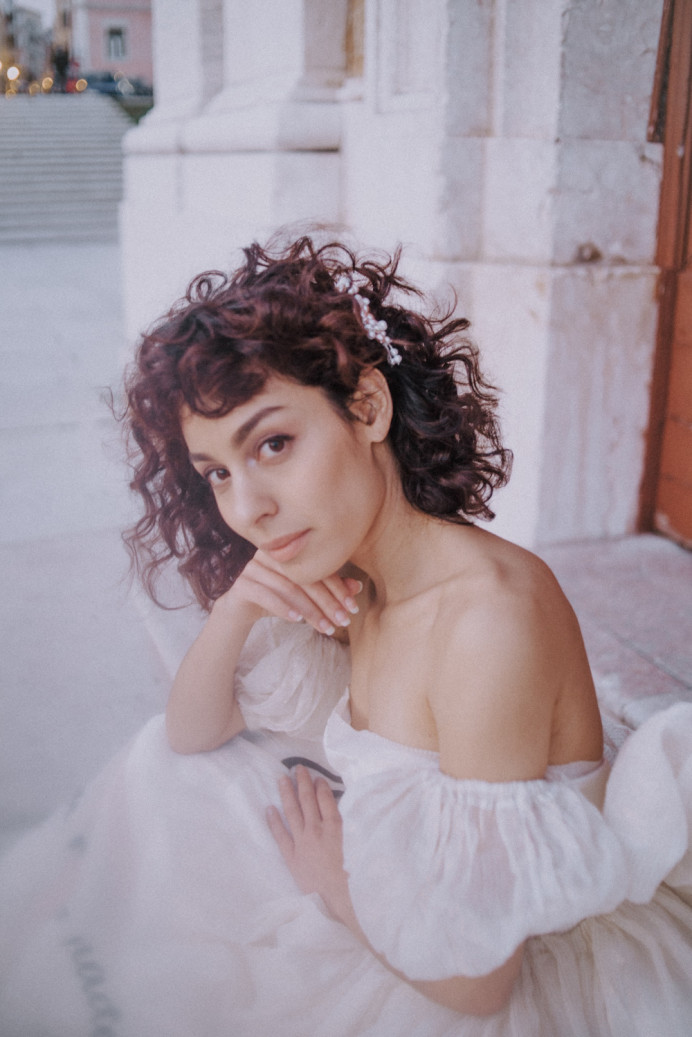 Wedding editorial (hair and hair pins made by me) - Make Me Bridal Artist: let's hair. Photography by: Sofia Spada. #bridalhairstylist #bohobride #boho #hairvolume #curls #bridalhairstylist #bridesmaidcurls #naturalbride #curlyhair #effortlesshair #naturalbeauty #naturalcurls #naturalbride #loosehair