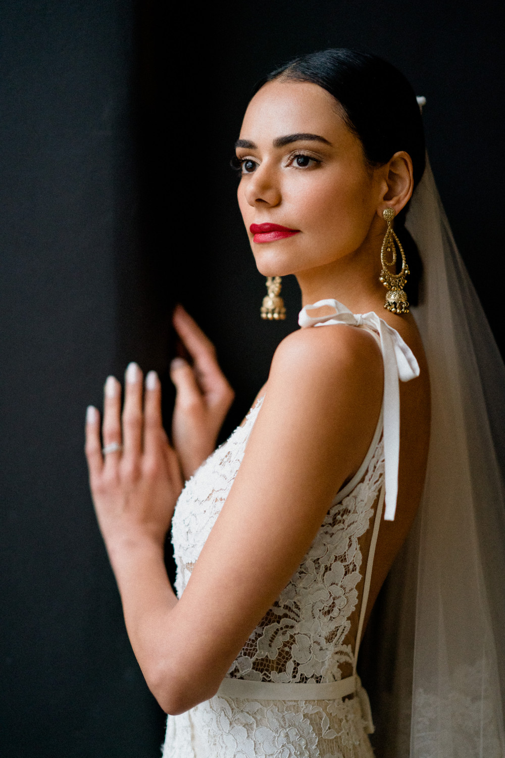  - Make Me Bridal Artist: Sylwia Kunysz Makeup Artist. Photography by: Voyteck Photography. #redlip #glamourous #naturalweddingmakeup #chic #modernbride